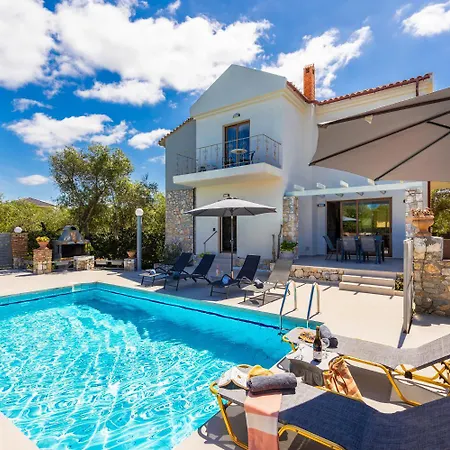 Tzina Villa *